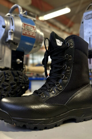 M01 Kontorstøvel på produksjonsfabrikk