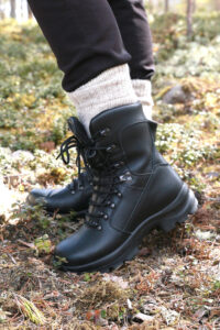 Jegerstøvel fjellsko sett fra siden i lyngen