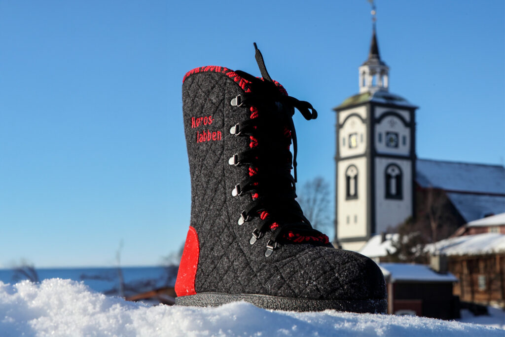 Røroslabben foran Røros kirke